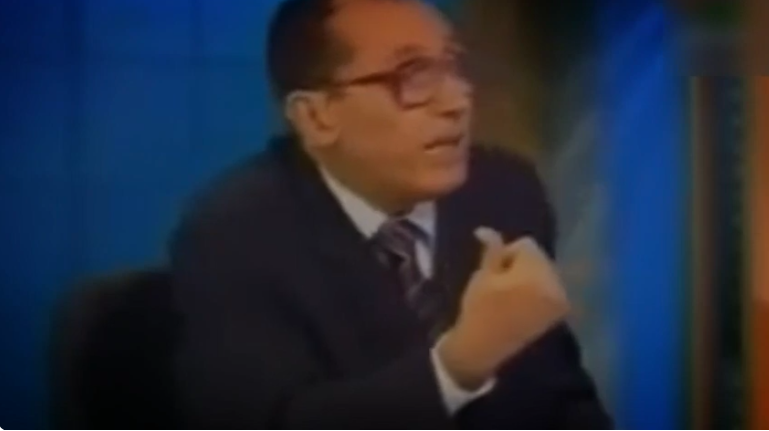 لمسات بيانية الفرق بين " تنزل - تتنزل " عجيب الاعجاز البلاغي الدكتور فاضل السامرائي مقطع رائع